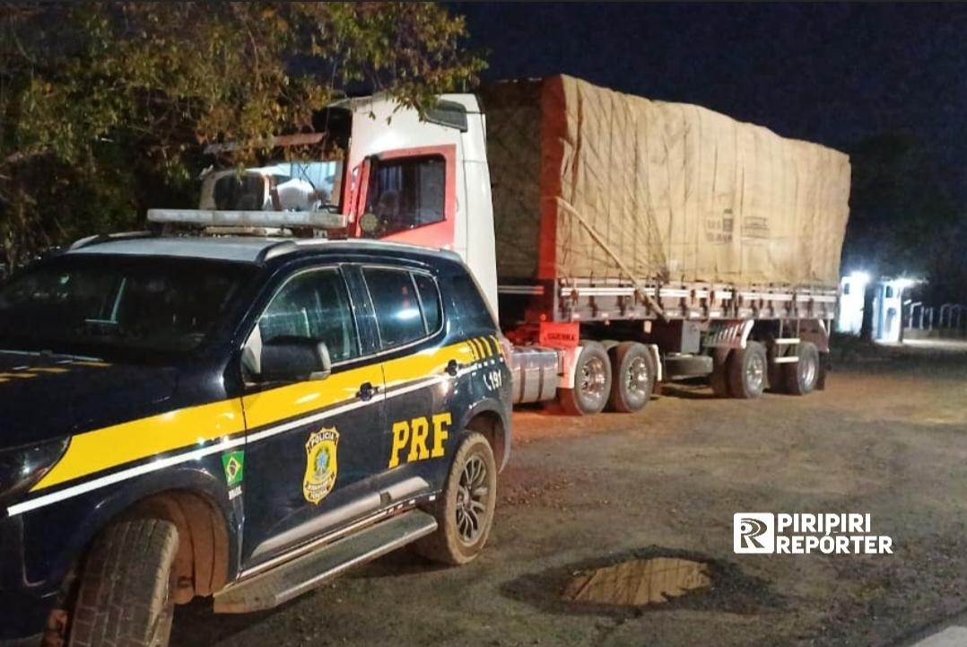 PRF de Piripiri apreende 48 m³ de madeira transportados ilegalmente em Barras