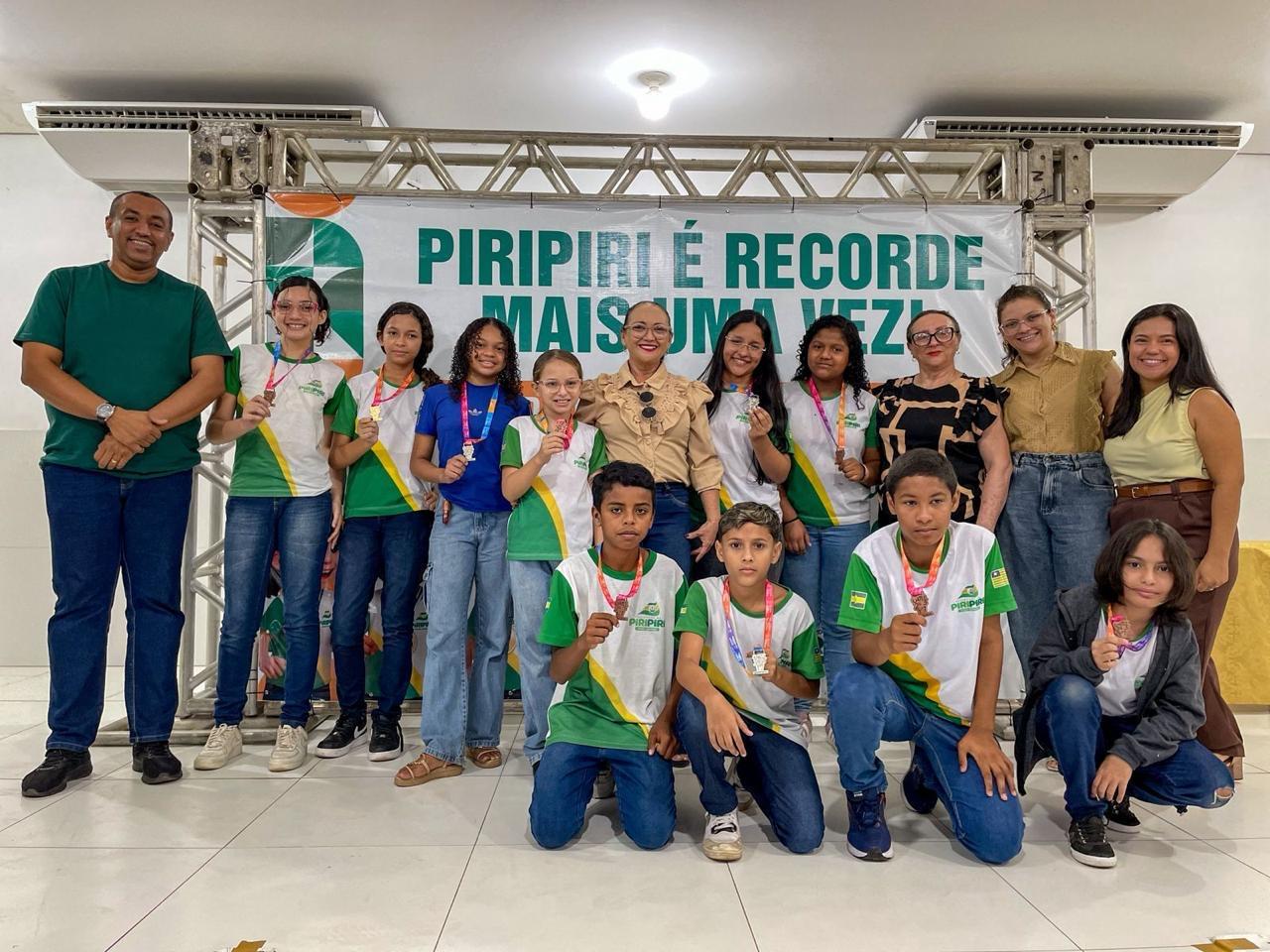 SEDUC de Piripiri entrega 328 medalhas da OBMEP Mirim a estudantes da rede municipal