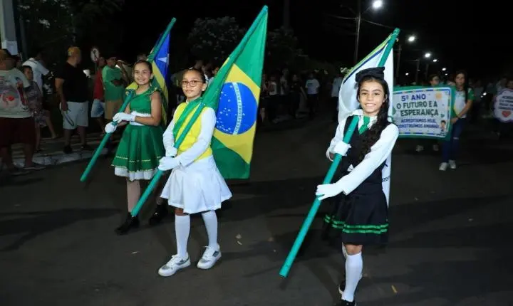 Desfile Cívico de 7 de Setembro reúne escolas, instituições e forças de segurança em Piripiri