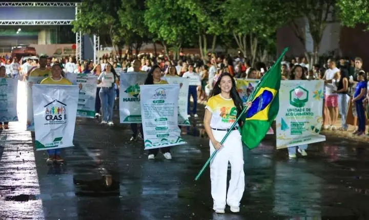 Desfile Cívico de 7 de Setembro reúne escolas, instituições e forças de segurança em Piripiri