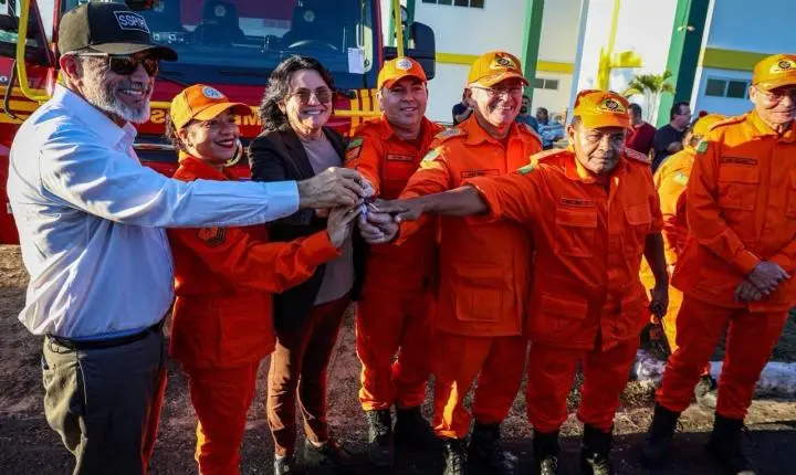 Governo do Piauí entrega três novas viaturas ao Corpo de Bombeiros em Piripiri