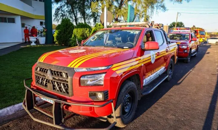 Governo do Piauí entrega três novas viaturas ao Corpo de Bombeiros em Piripiri
