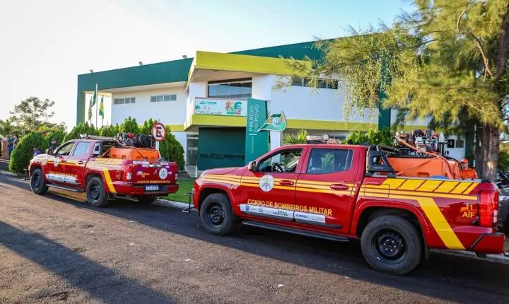 Governo do Piauí entrega três novas viaturas ao Corpo de Bombeiros em Piripiri