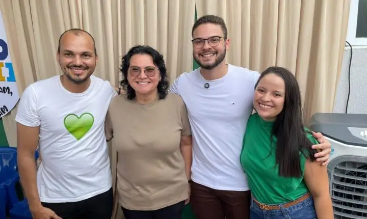 Prefeita Jôve Oliveira participa de edição especial da Rádio CAPS II durante celebração dos 21 anos do serviço