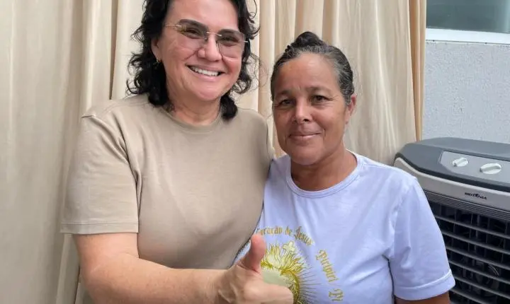 Prefeita Jôve Oliveira participa de edição especial da Rádio CAPS II durante celebração dos 21 anos do serviço