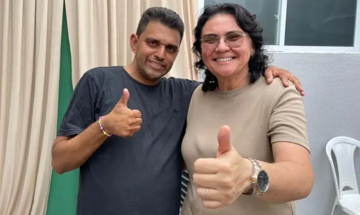 Prefeita Jôve Oliveira participa de edição especial da Rádio CAPS II durante celebração dos 21 anos do serviço